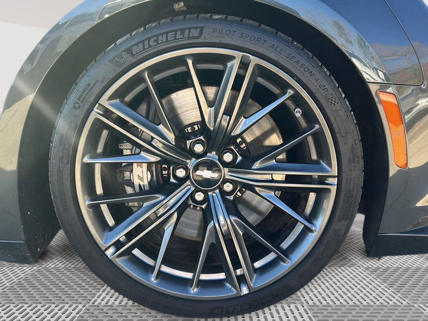 Used 2018 Chevrolet Camaro ZL1 image 27