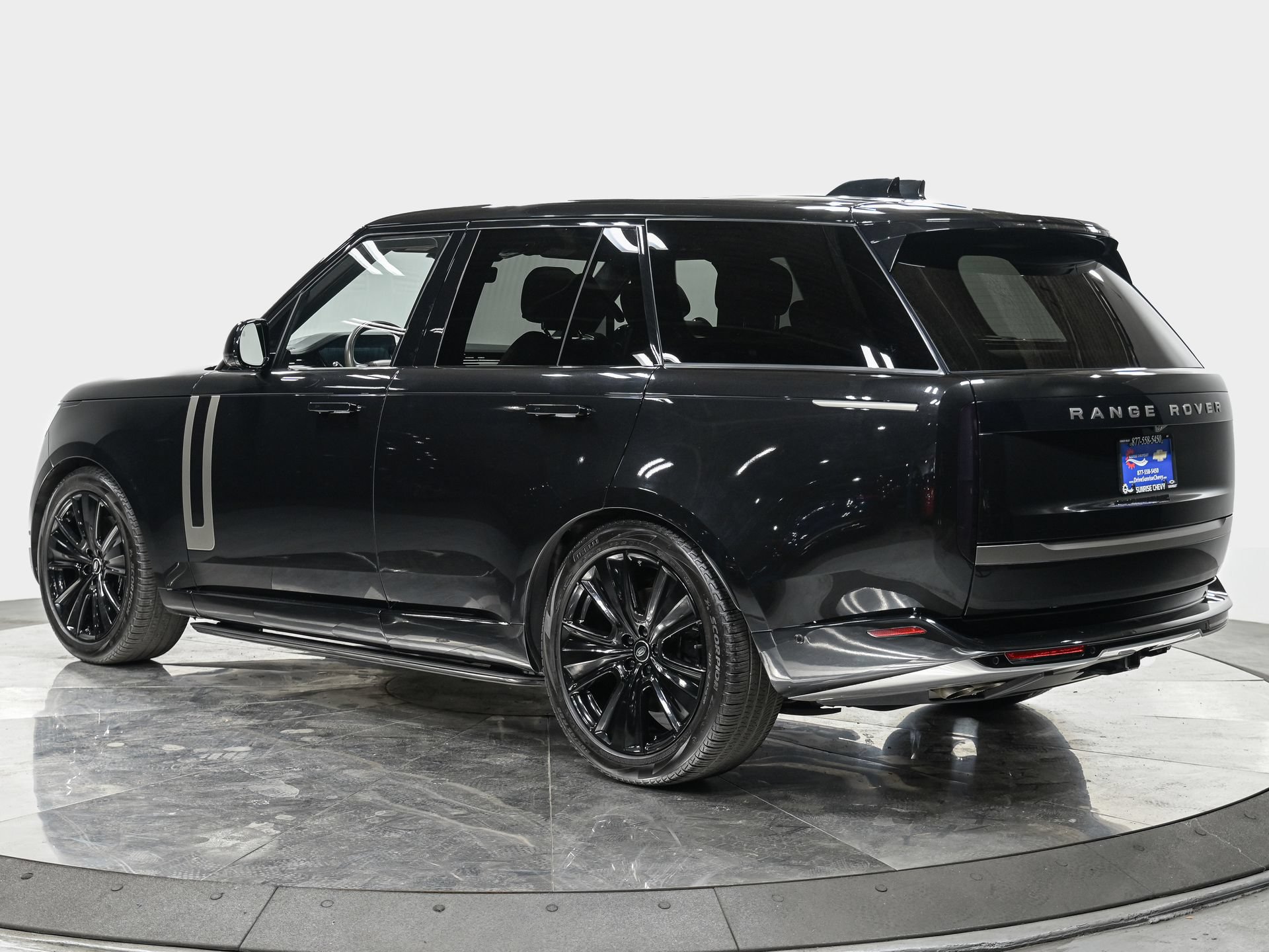 Used 2024 Land Rover Range Rover SE AWD/4WD image 4