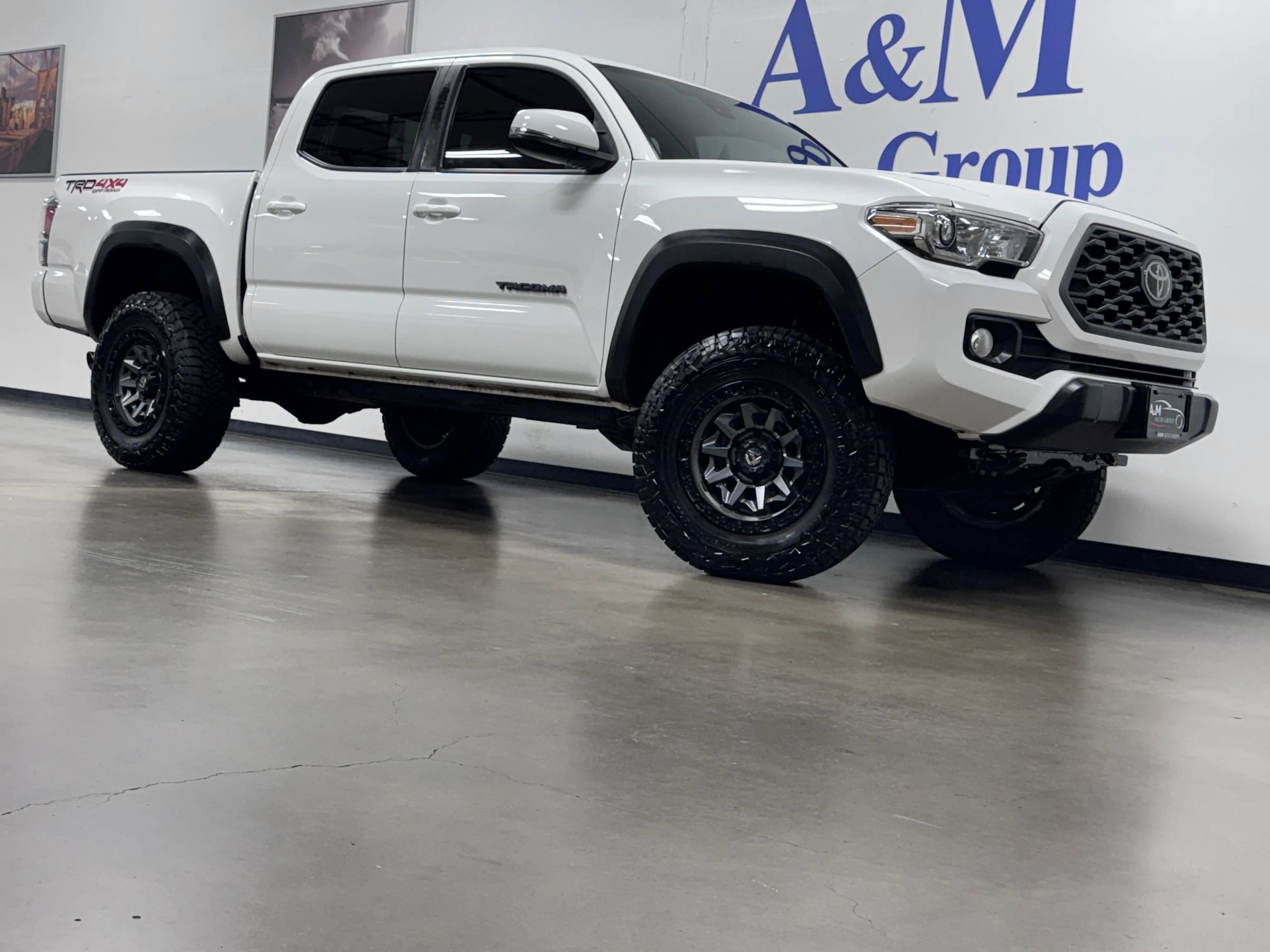 Used 2020 Toyota Tacoma TRD Off-Road w/ Technology Package image 3