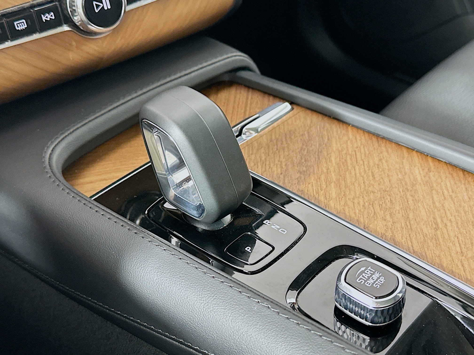 Used 2023 Volvo XC90 B6 Plus image 24