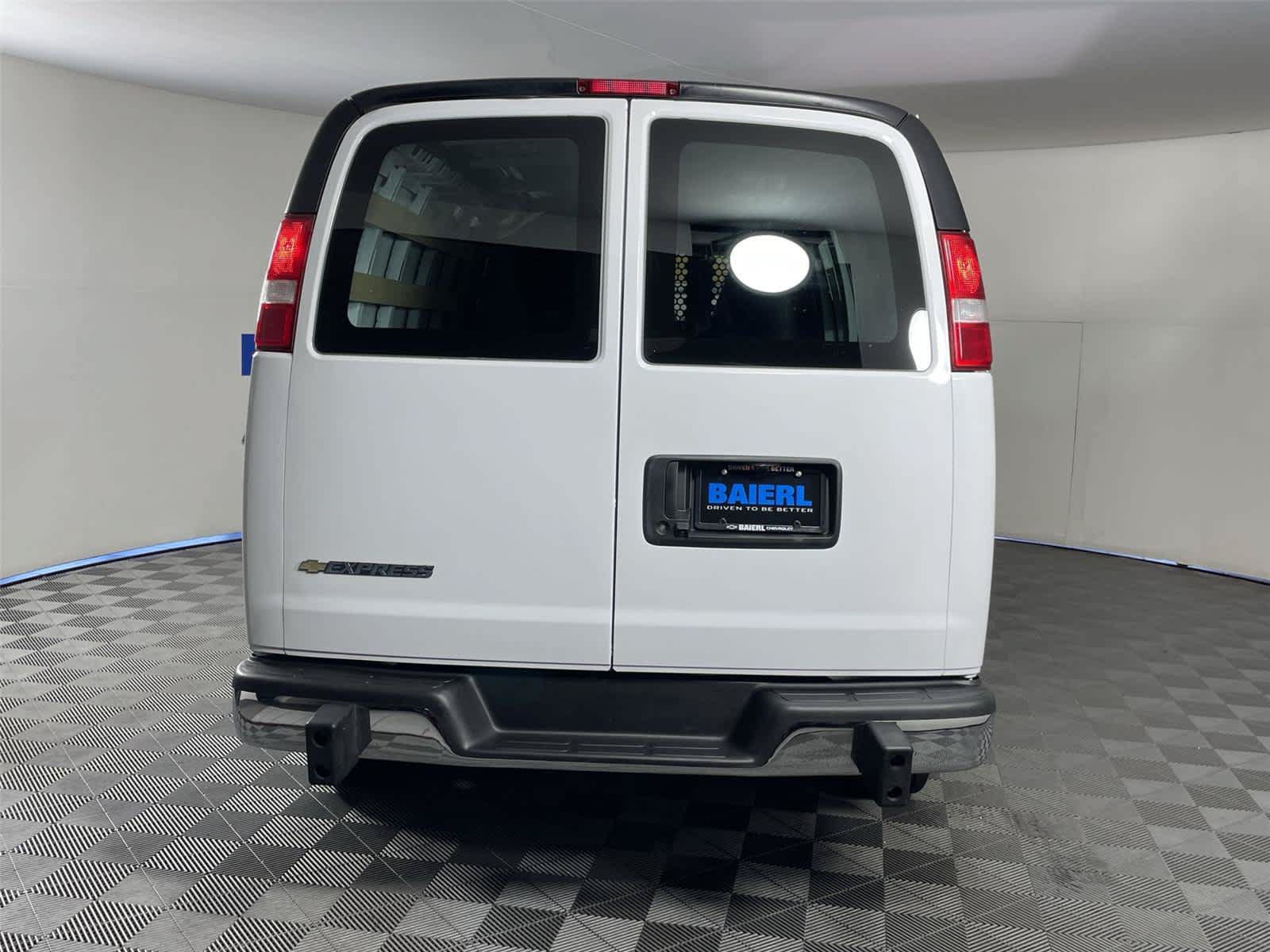 Used 2025 Chevrolet Express 2500 w/ Driver Convenience Package RWD image 4