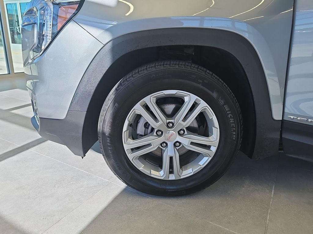 Used 2024 GMC Terrain SLE image 33