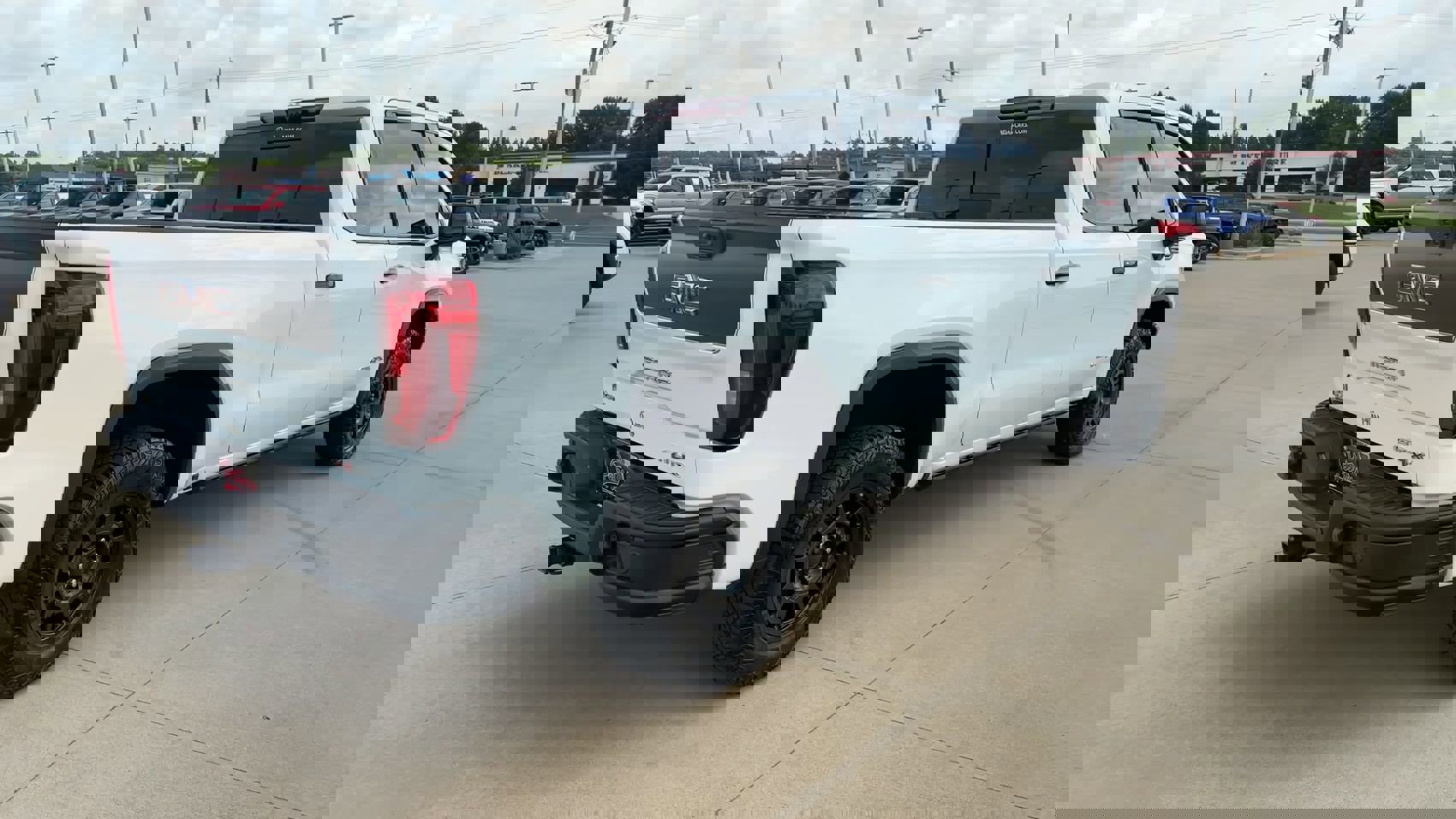 Used 2024 GMC Sierra 1500 AT4X w/ AT4X AEV Edition image 9