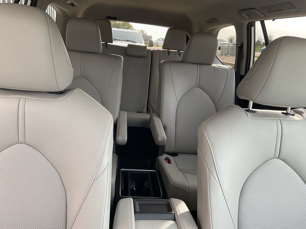 Used 2025 Toyota Grand Highlander AWD image 22