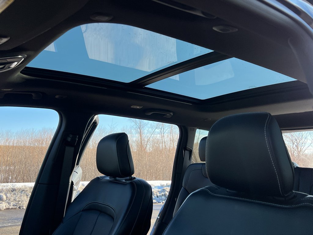 Used 2024 Jeep Grand Cherokee Limited w/ Luxury Tech Group II image 19