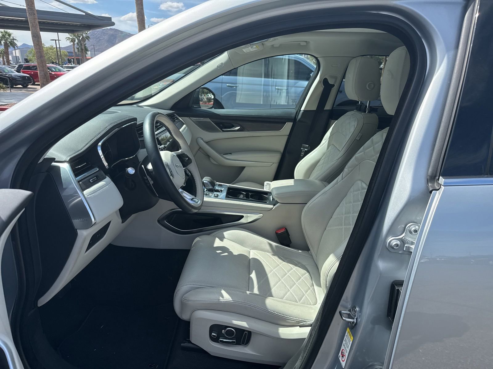 Used 2023 Jaguar F-PACE S AWD/4WD image 10