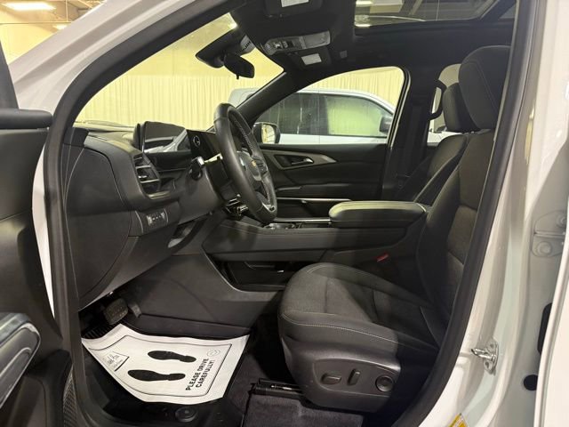 Used 2025 Chevrolet Traverse LT w/ Sun and Wheel Package image 4