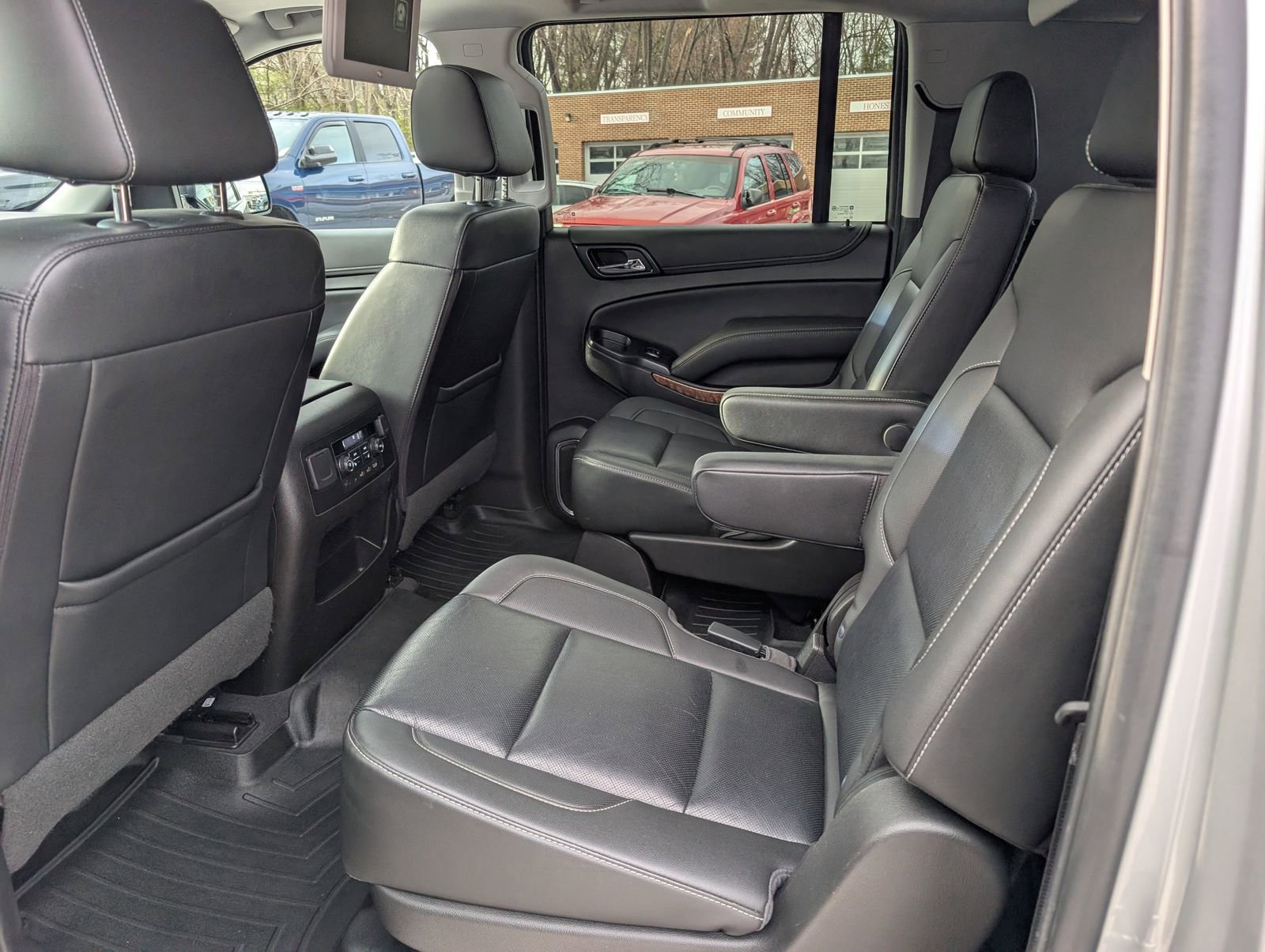 Used 2019 Chevrolet Suburban Premier image 15