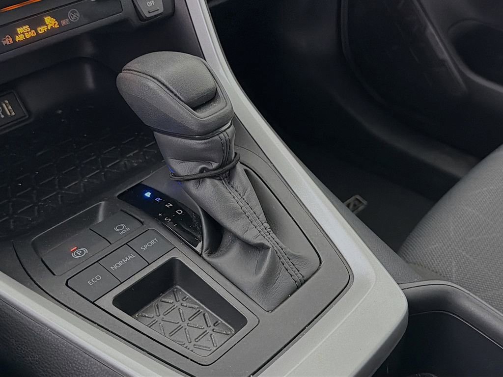 Used 2025 Toyota RAV4 XLE image 20