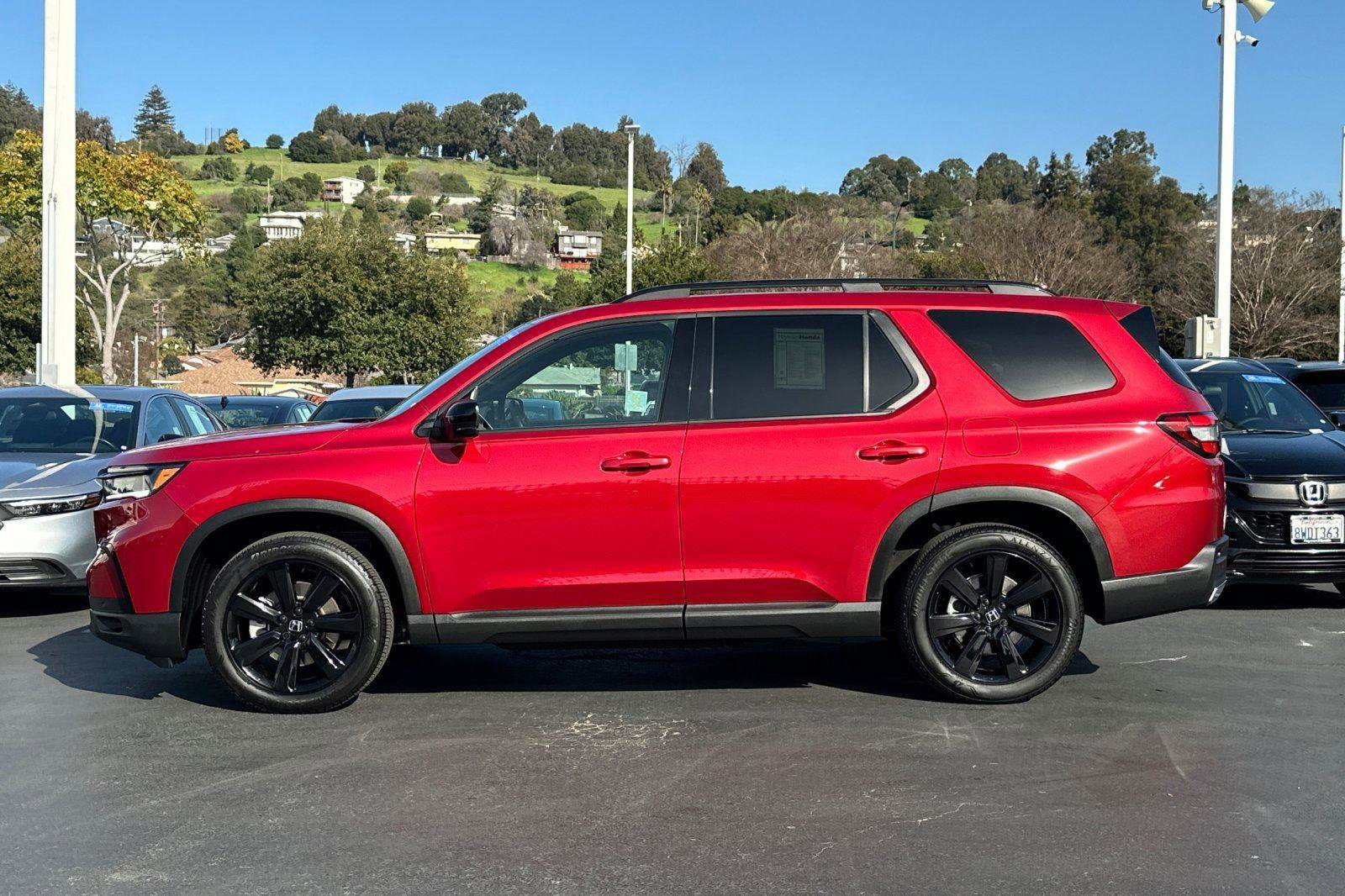 Certified 2025 Honda Pilot Black Edition image 6