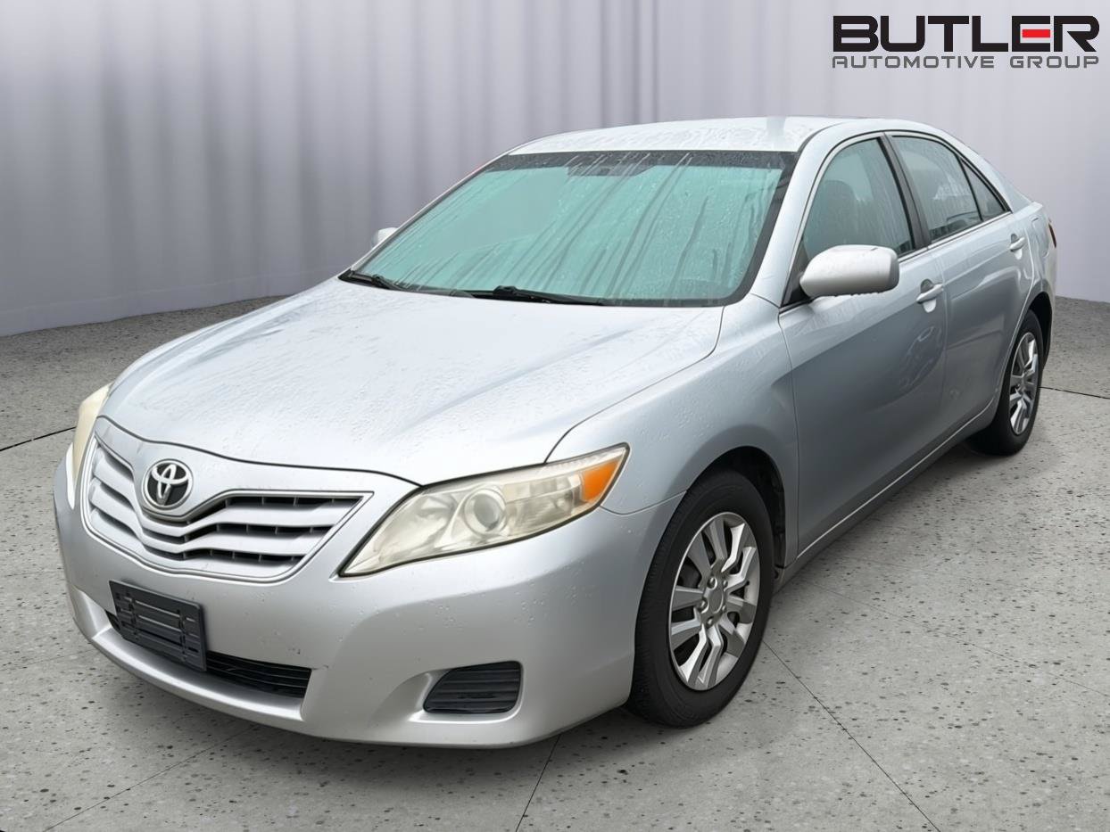 Used 2010 Toyota Camry LE FWD image 1