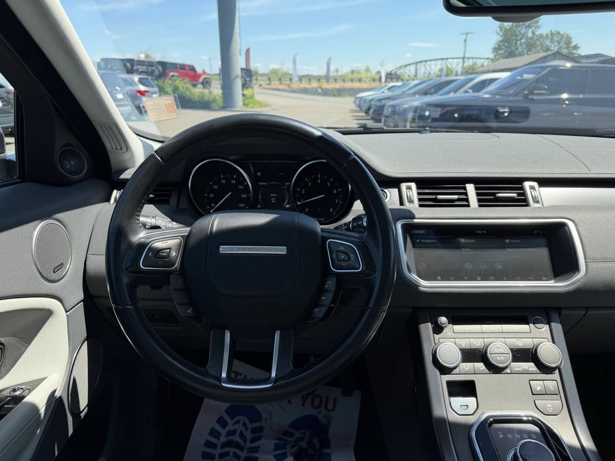 Used 2019 Land Rover Range Rover Evoque SE AWD/4WD image 22