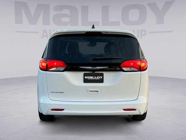 Used 2024 Chrysler Voyager LX image 4
