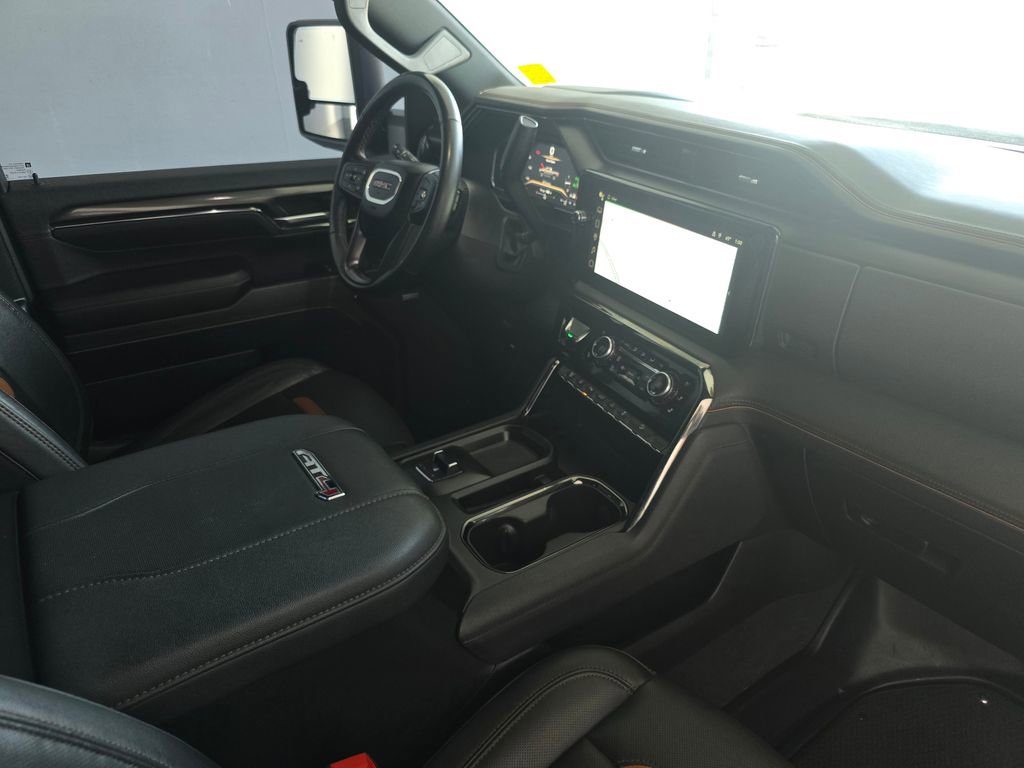 Used 2024 GMC Sierra 2500 AT4 w/ AT4 Preferred Package AWD/4WD image 11