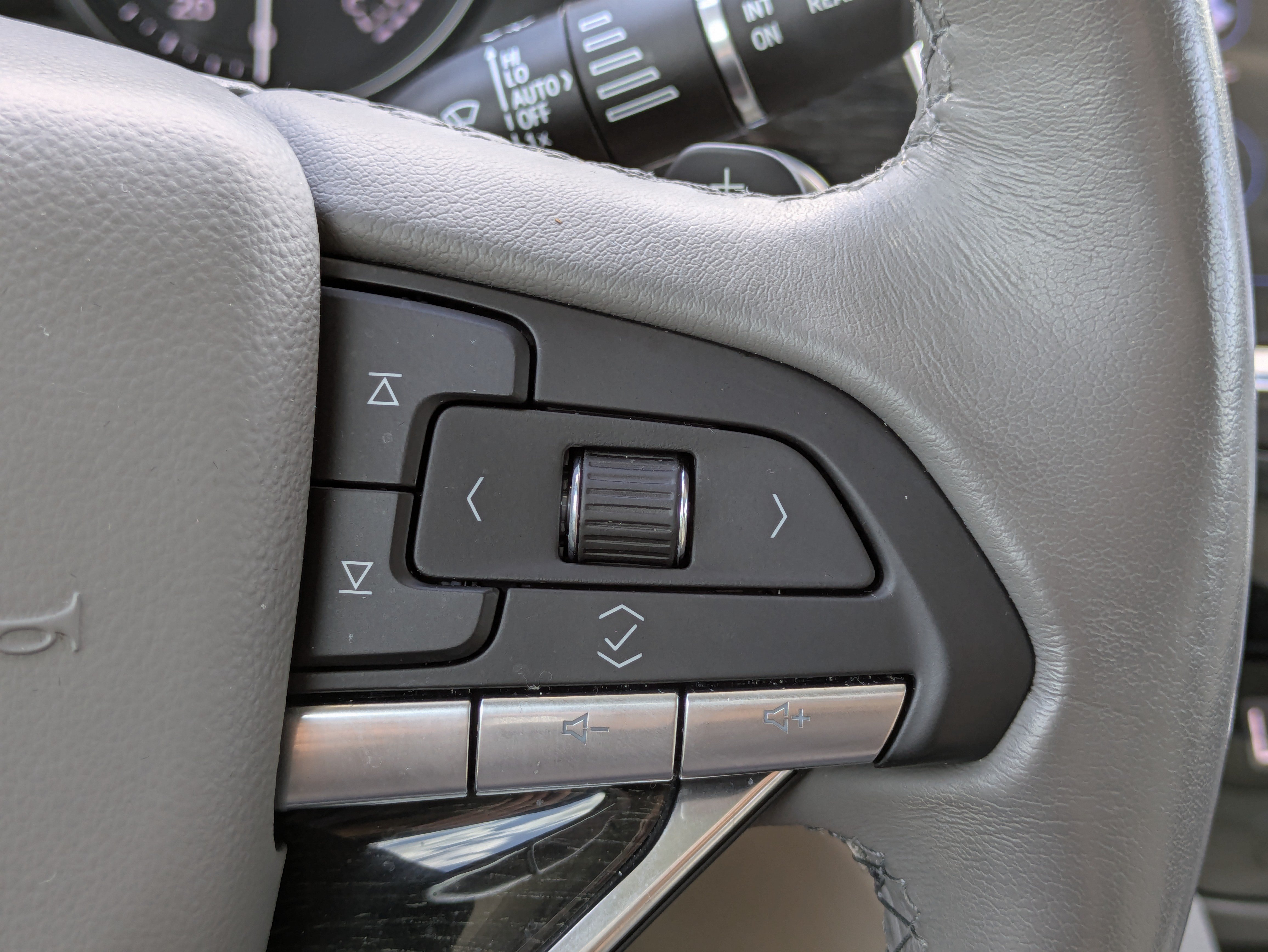 Certified 2024 Cadillac XT6 Premium Luxury w/ Technology Package FWD image 25