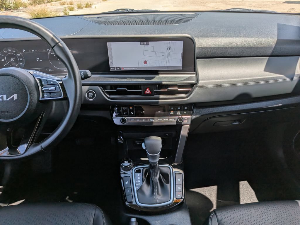 Certified 2025 Kia Seltos EX w/ EX Sunroof Package FWD image 16
