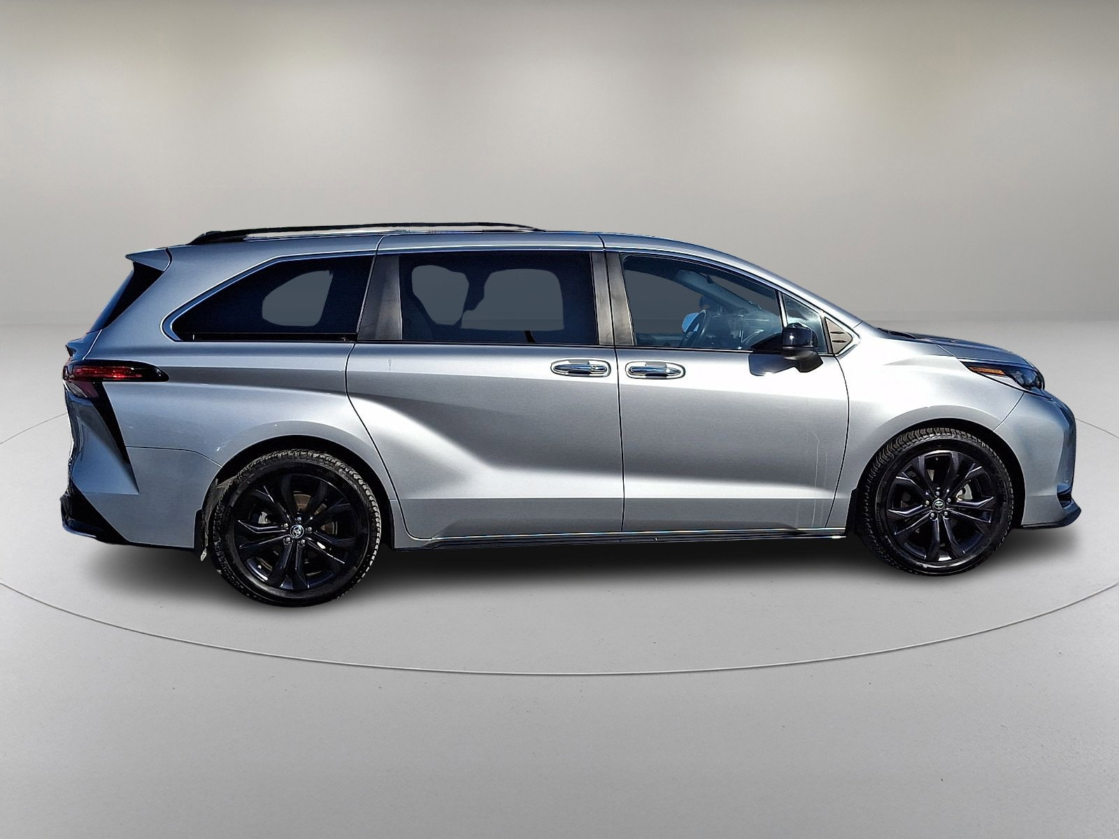 Used 2022 Toyota Sienna XSE w/ XSE Plus Package image 12