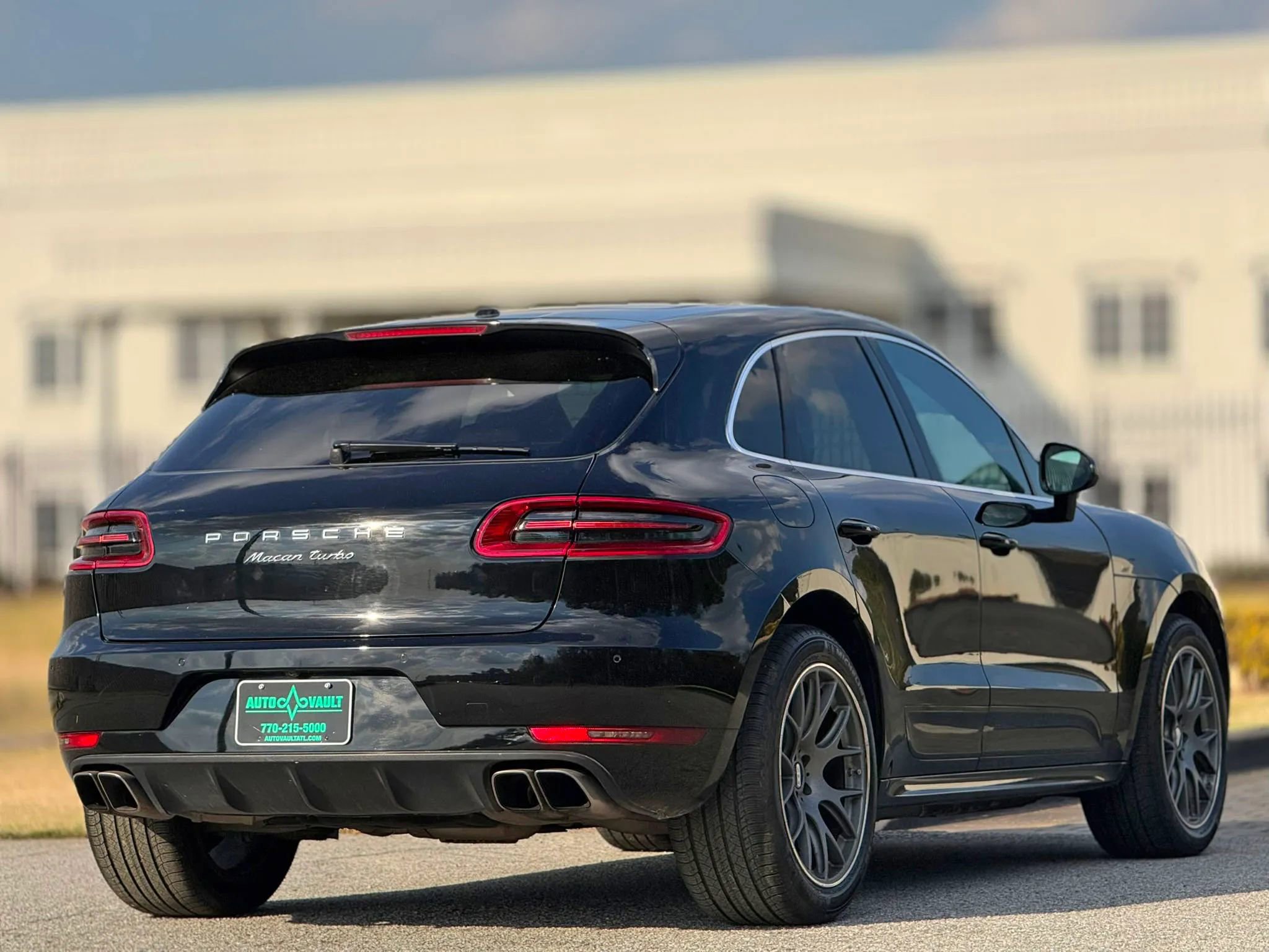 Used 2015 Porsche Macan Turbo image 8
