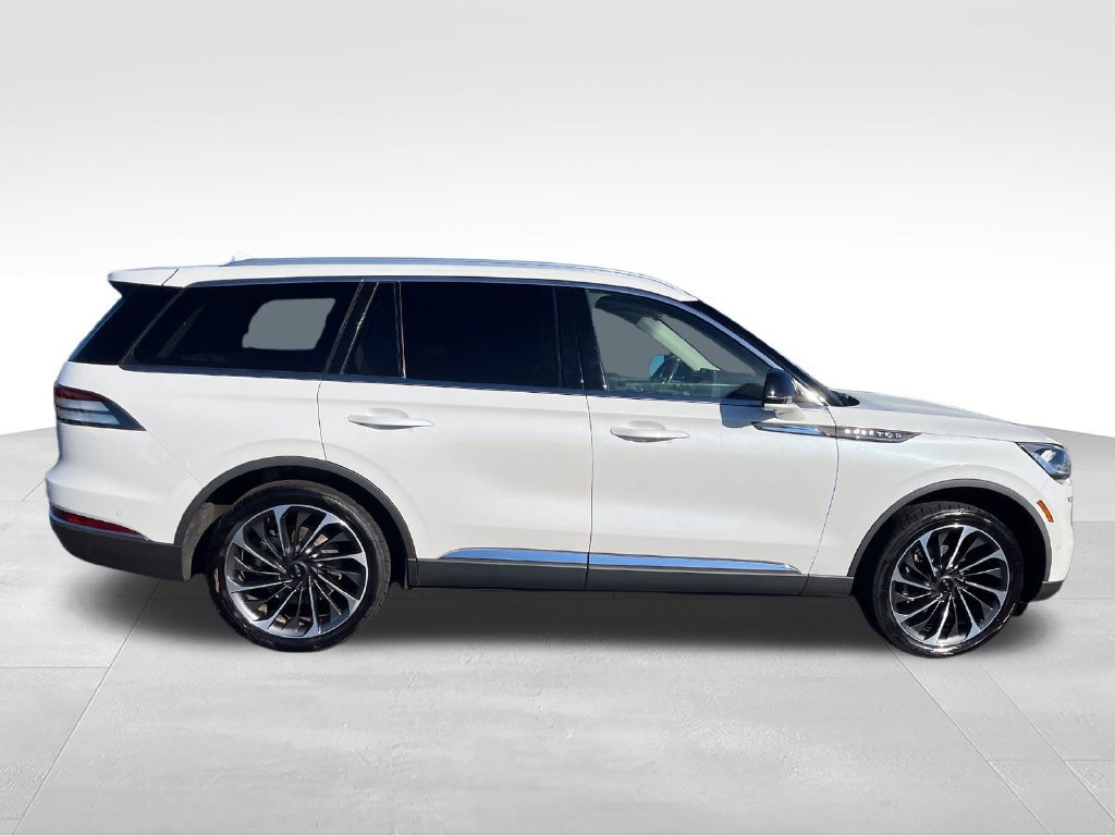 Used 2023 Lincoln Aviator Reserve w/ Equipment Group 201A AWD/4WD image 6