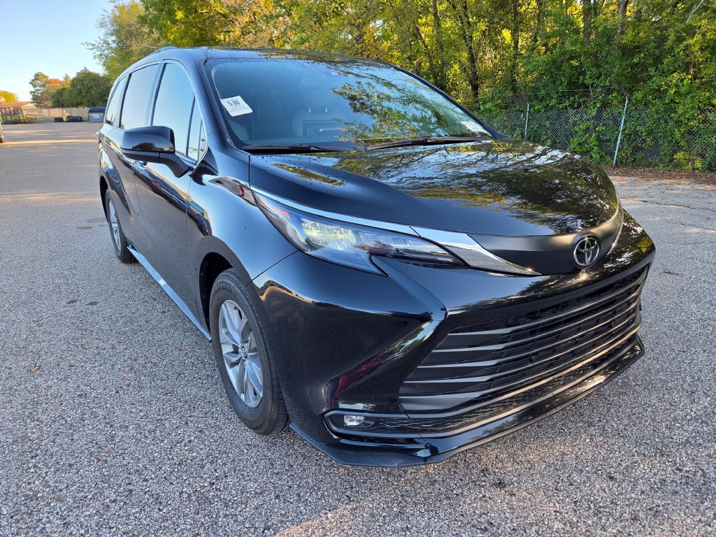 Used 2026 Toyota Sienna XLE