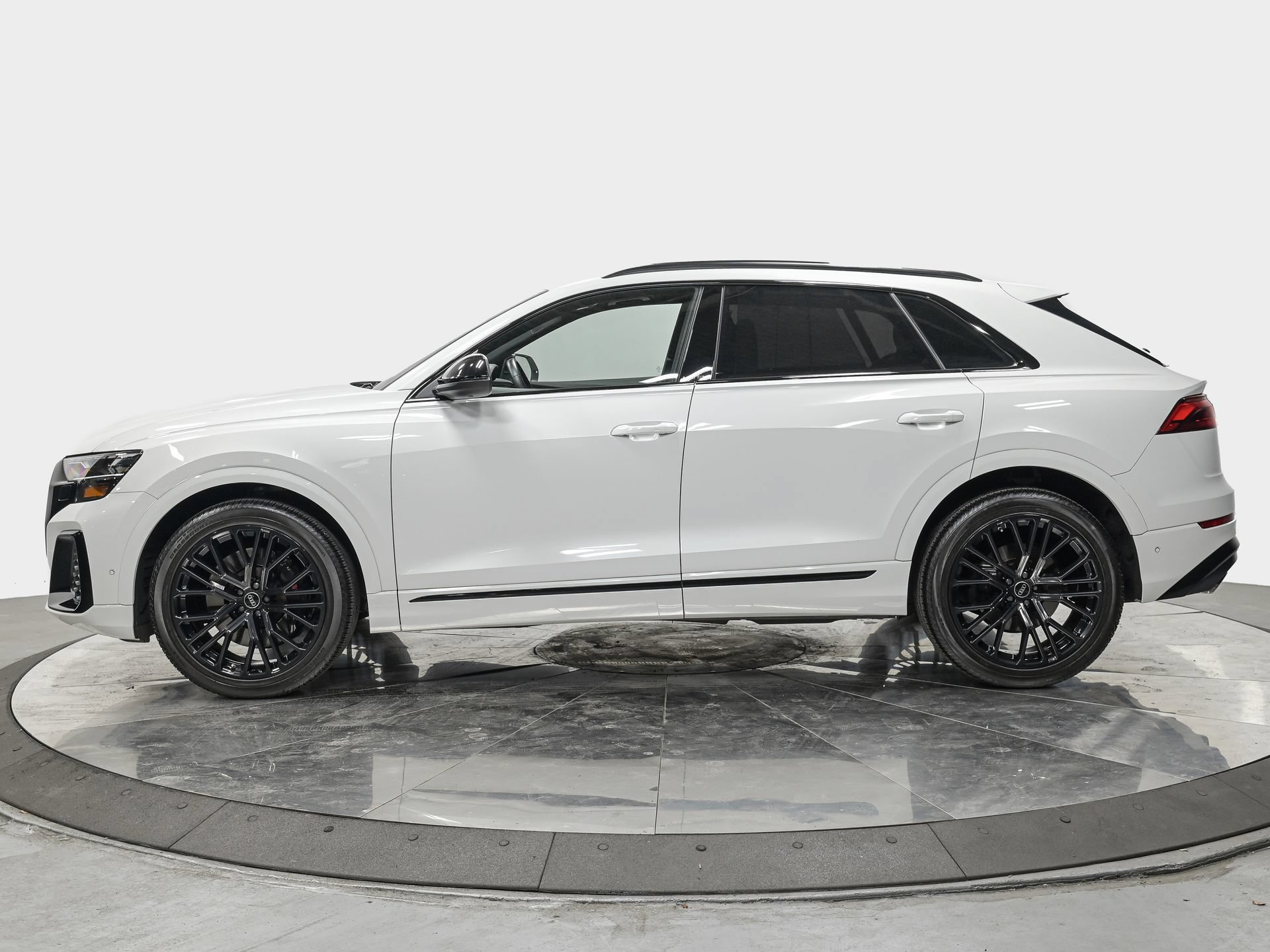 Used 2024 Audi SQ8 Premium Plus AWD/4WD image 2