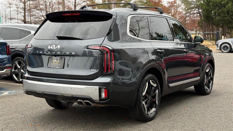 Used 2024 Kia Telluride EX w/ EX Captain's Chair Package image 6