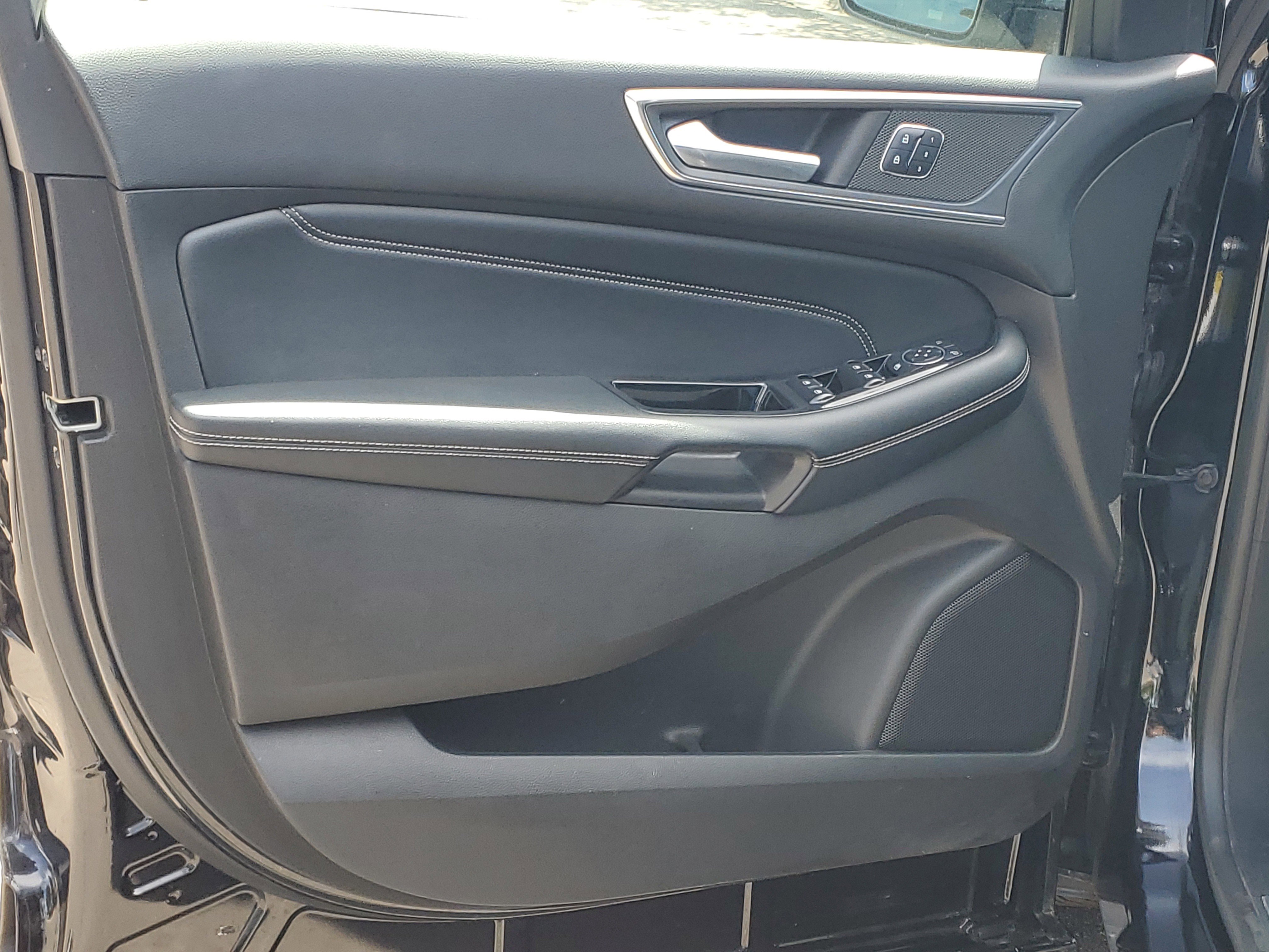 Used 2017 Ford Edge Titanium w/ Equipment Group 301A AWD/4WD image 5
