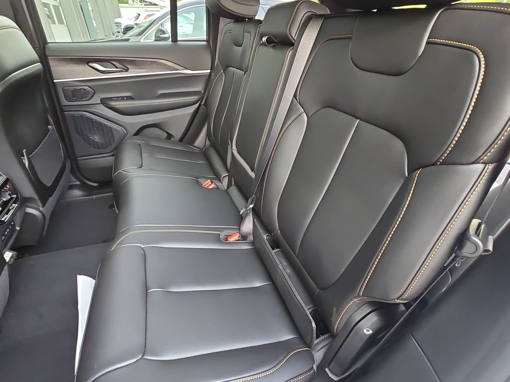 New 2026 Jeep Grand Cherokee Limited AWD/4WD image 15