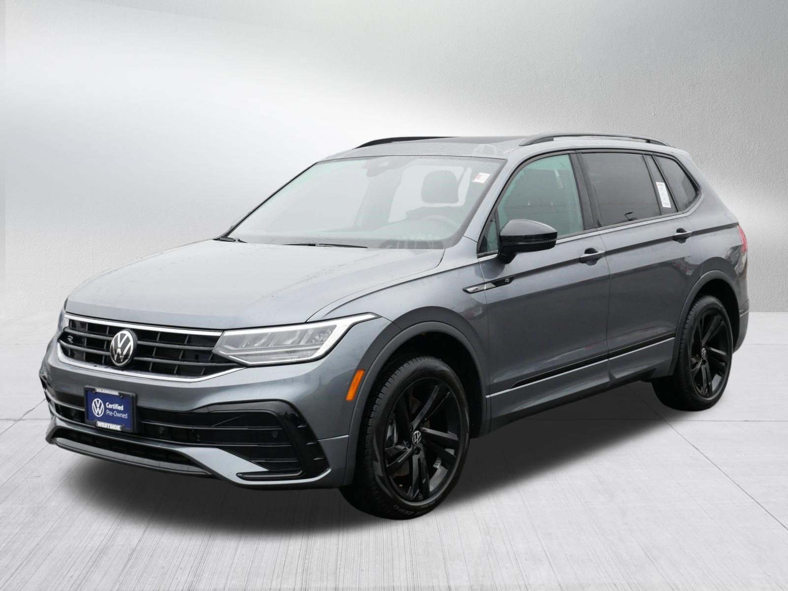 Certified 2023 Volkswagen Tiguan SE R-Line image 3
