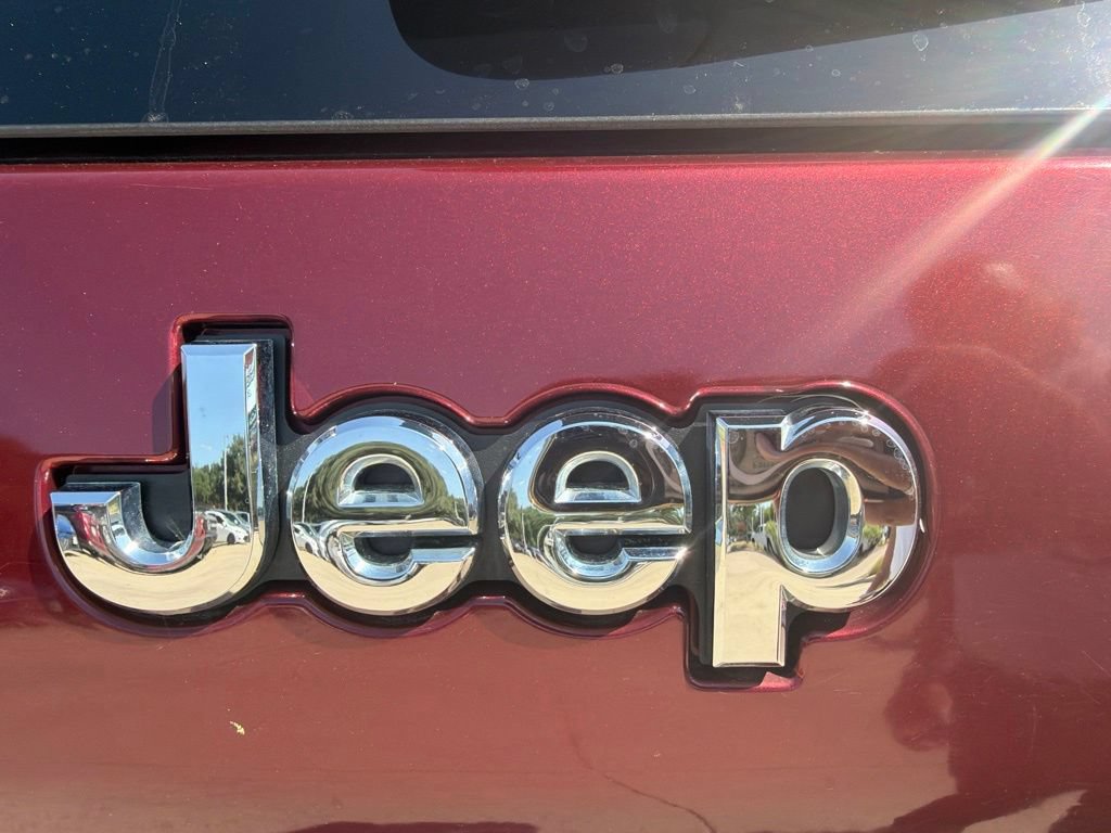 Used 2019 Jeep Cherokee Latitude Plus w/ Comfort/Convenience Group AWD/4WD image 14