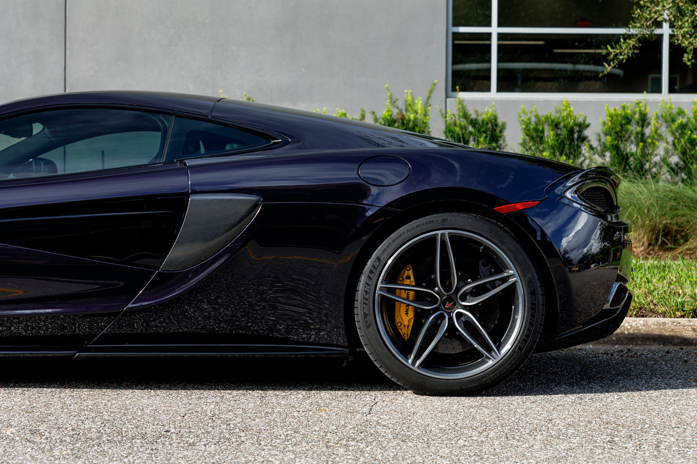 Used 2018 McLaren 570S RWD image 31
