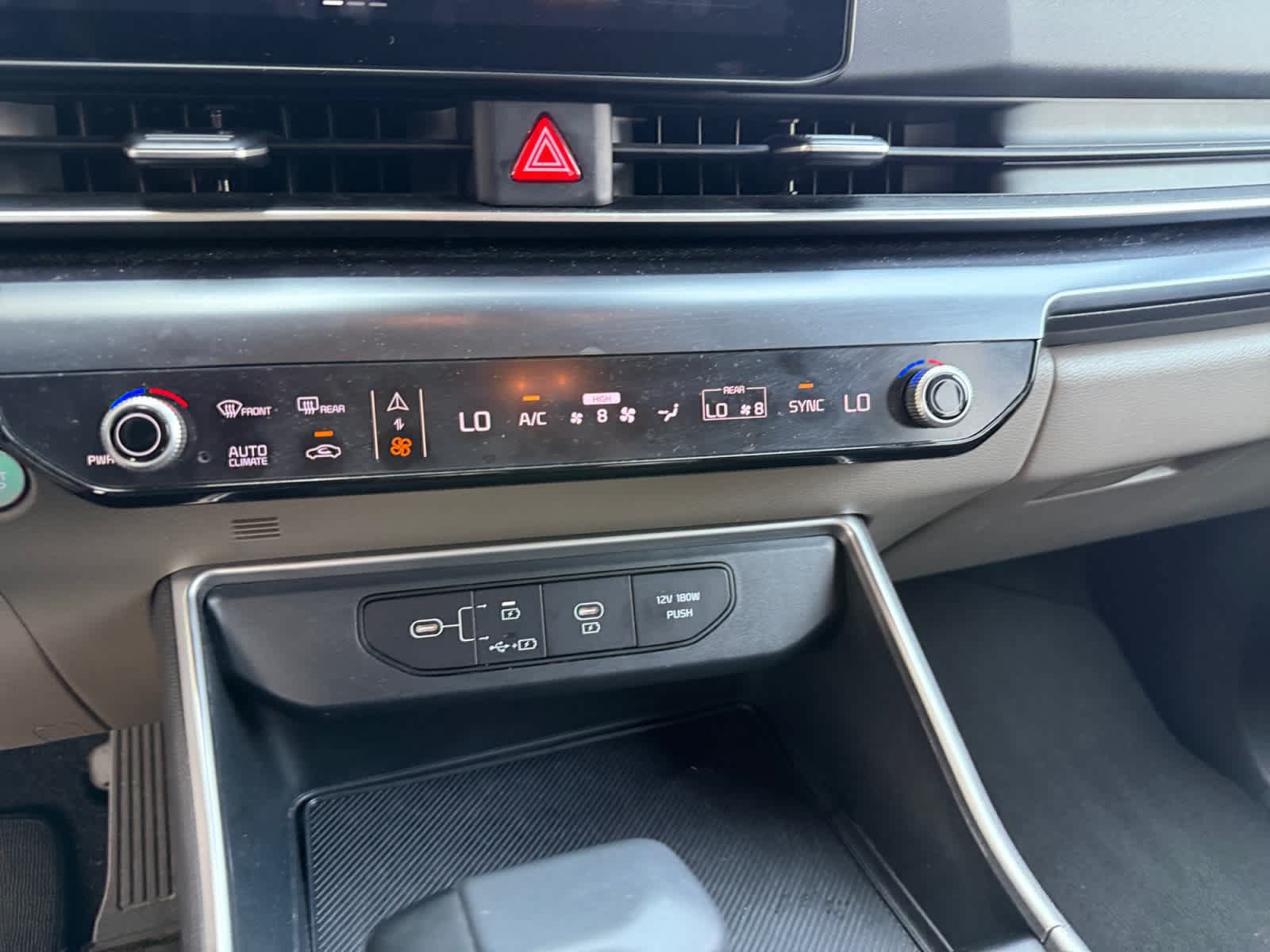 Used 2025 Kia Carnival FWD image 17