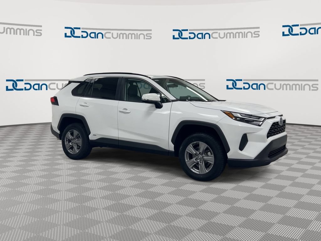 Used 2022 Toyota RAV4 XLE w/ Convenience Package AWD/4WD image 2