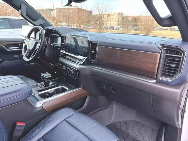 Used 2024 Chevrolet Silverado 1500 High Country w/ High Country Premium Package AWD/4WD image 30