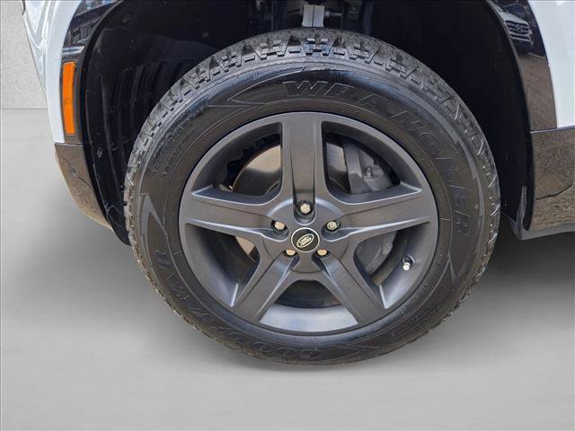 Used 2025 Land Rover Defender 110 X-Dynamic SE AWD/4WD image 20