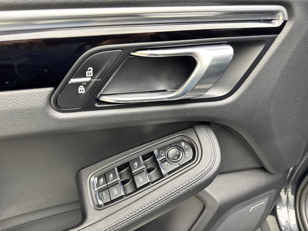 Used 2021 Porsche Macan image 31