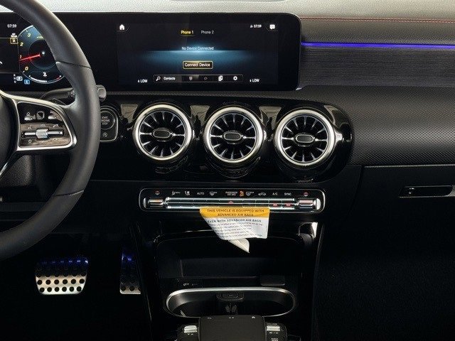 Used 2023 Mercedes-Benz CLA 250 4MATIC image 9