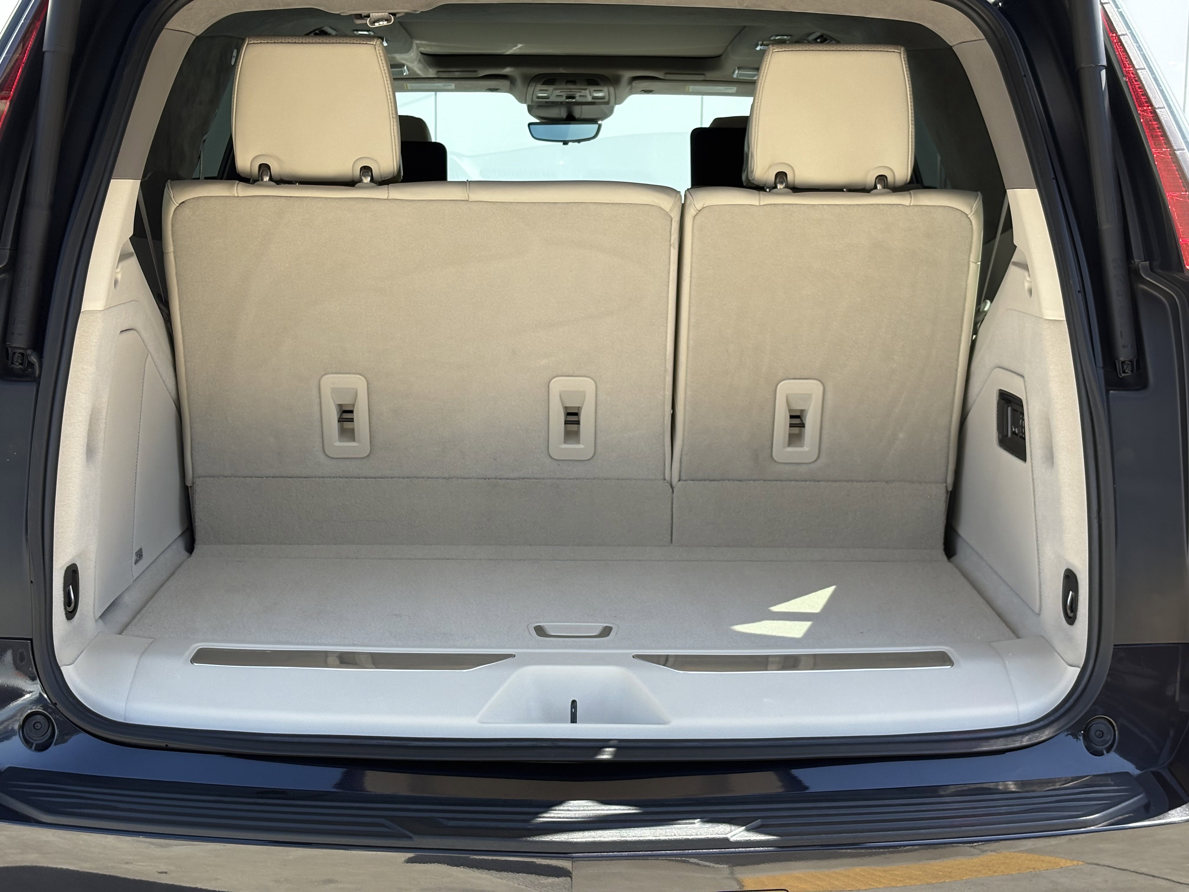 Used 2024 Cadillac Escalade Sport Platinum w/ LPO, ONYX Package AWD/4WD image 9