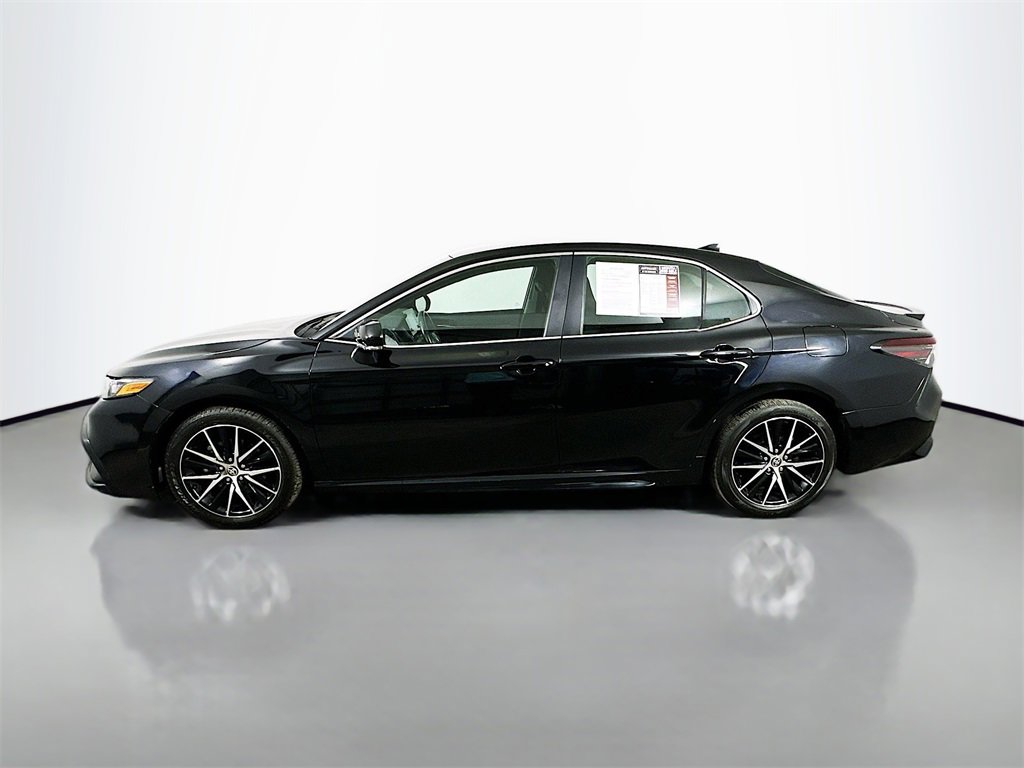 Used 2024 Toyota Camry SE image 5