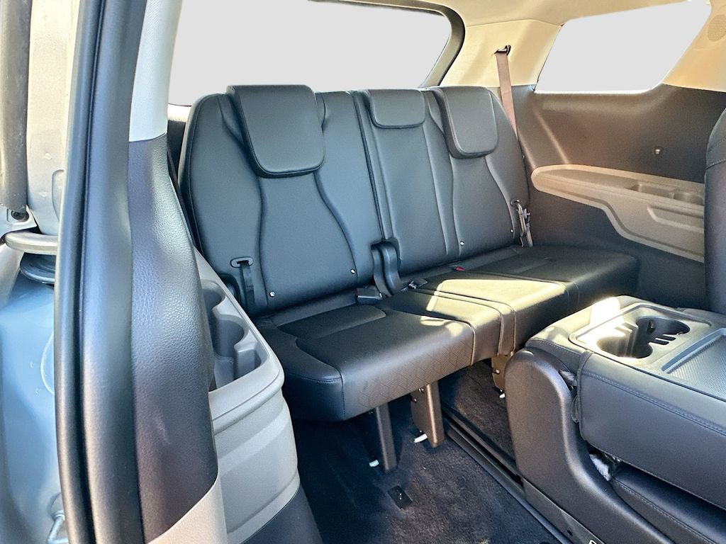 Used 2025 Kia Carnival EX FWD image 27
