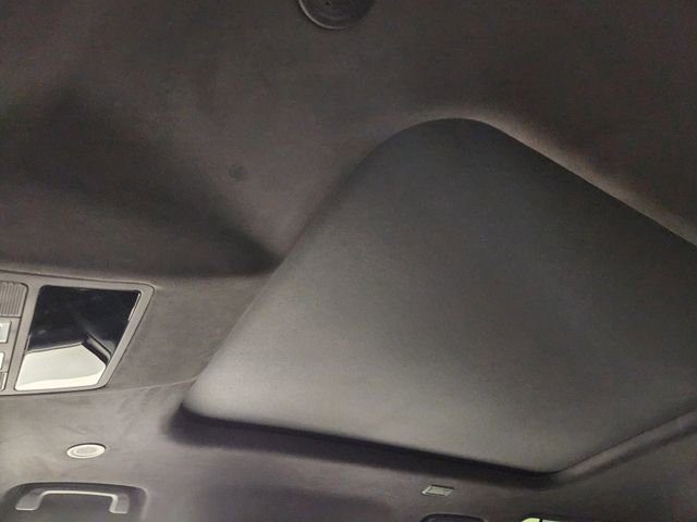 Used 2025 Land Rover Defender 110 X image 25