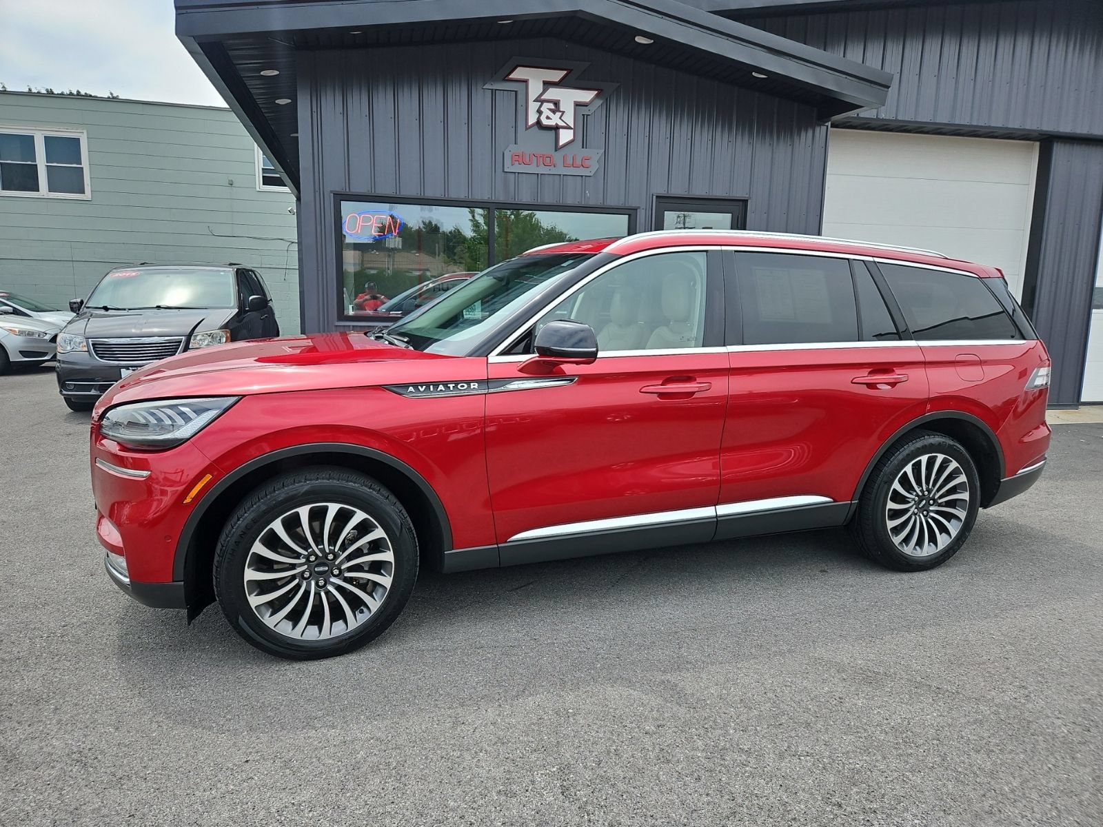 Used 2020 Lincoln Aviator Reserve w/ Equipment Group 201A AWD/4WD image 2