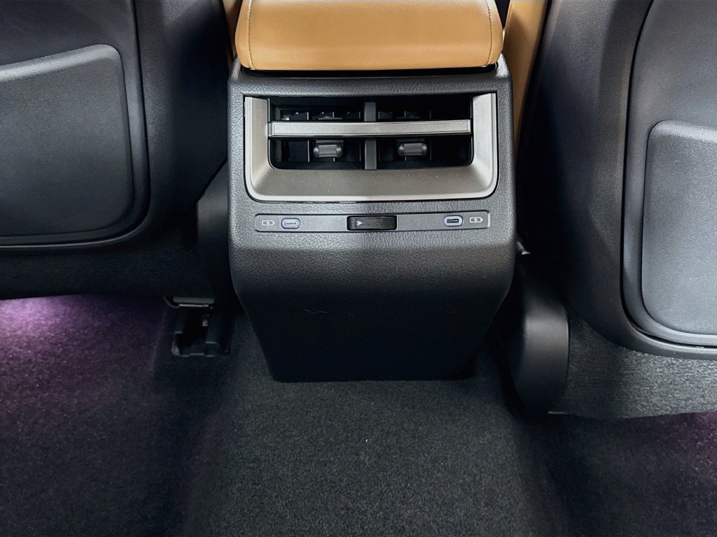 New 2026 Lexus ES 350h AWD w/ Cold Area Package image 18