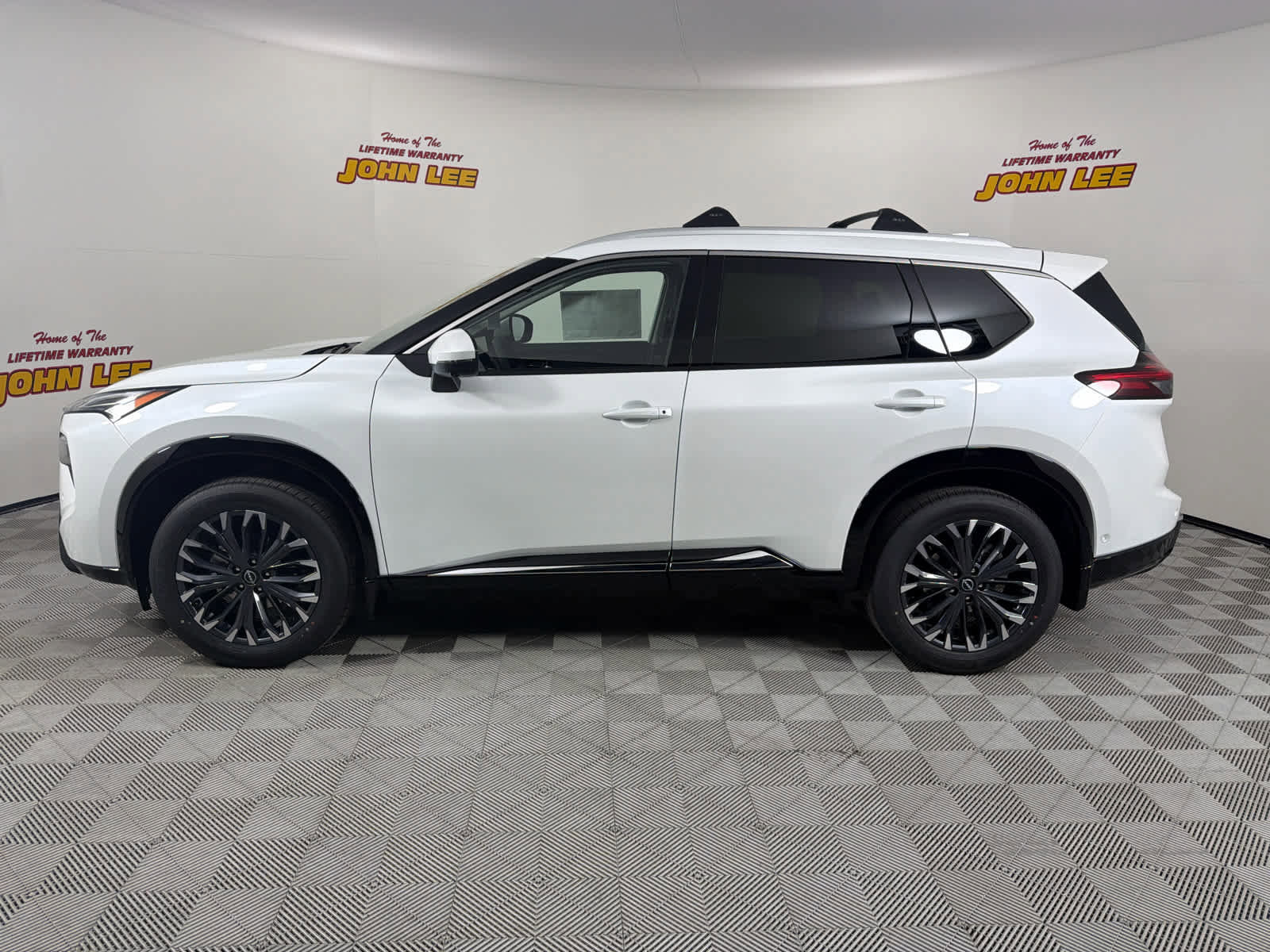 New 2026 Nissan Rogue Platinum w/ Platinum Premium Package image 2