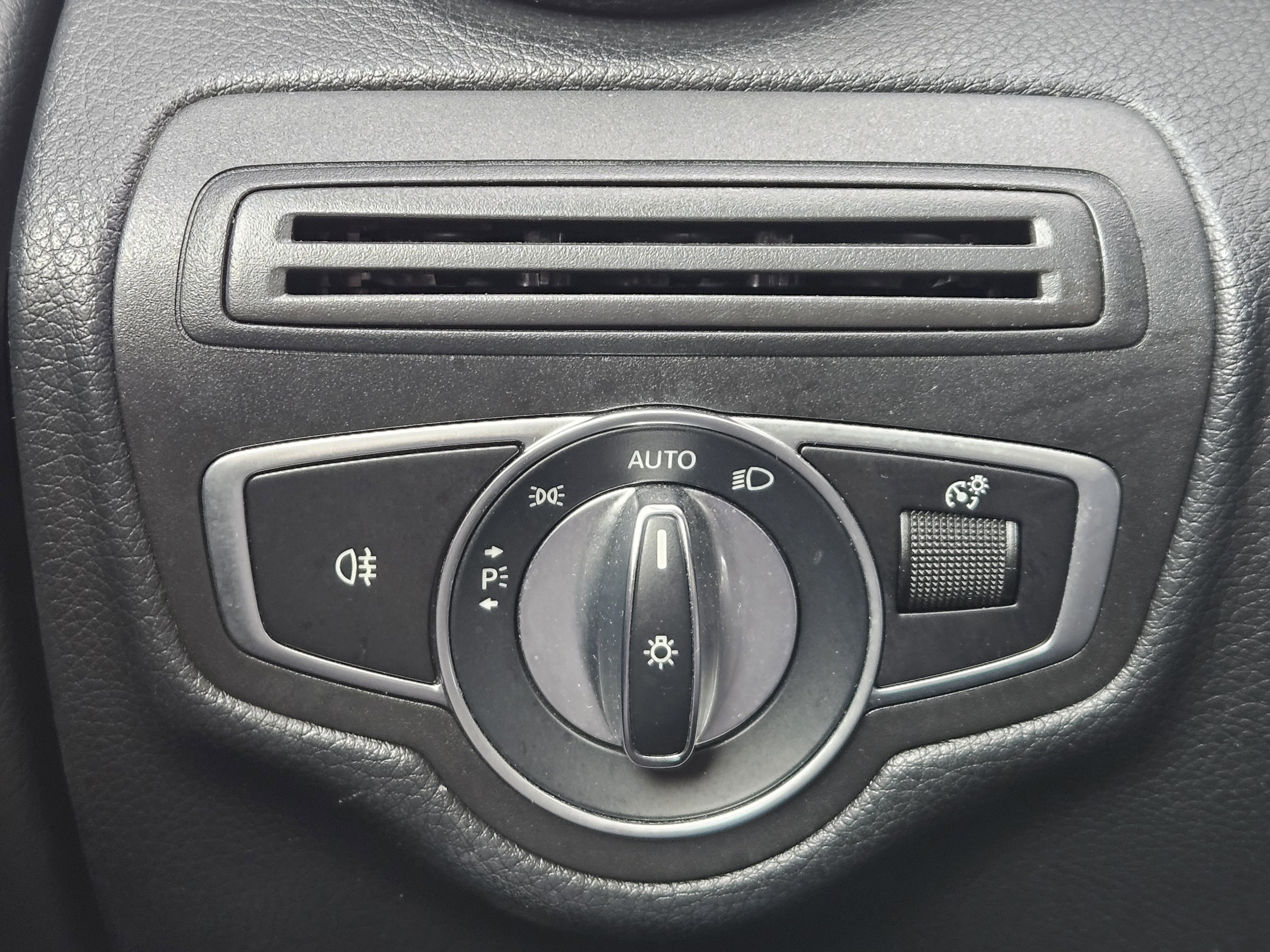 Used 2019 Mercedes-Benz GLC 300 image 22