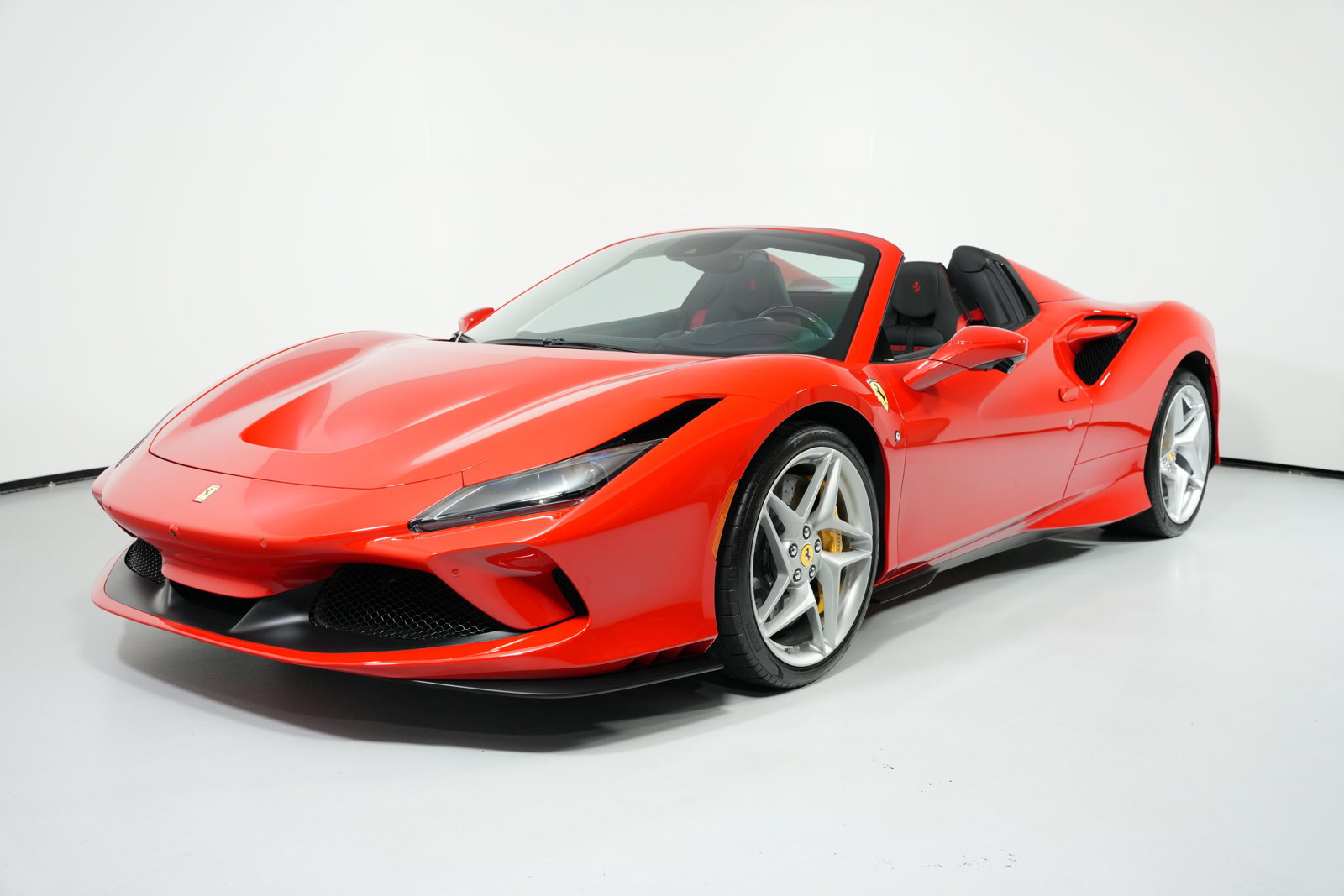 Used 2022 Ferrari F8 Spider RWD image 21