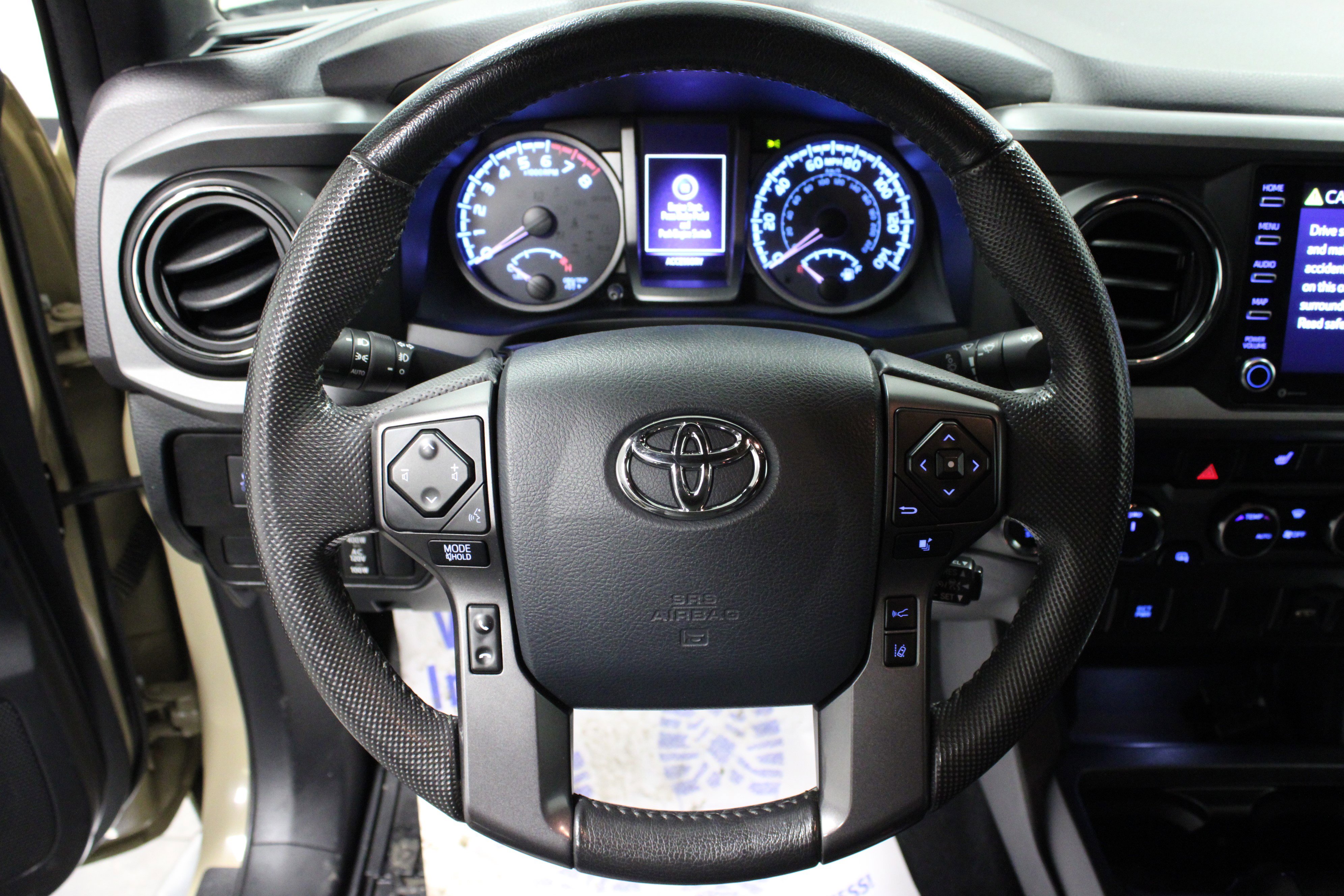 Used 2020 Toyota Tacoma TRD Off-Road image 17