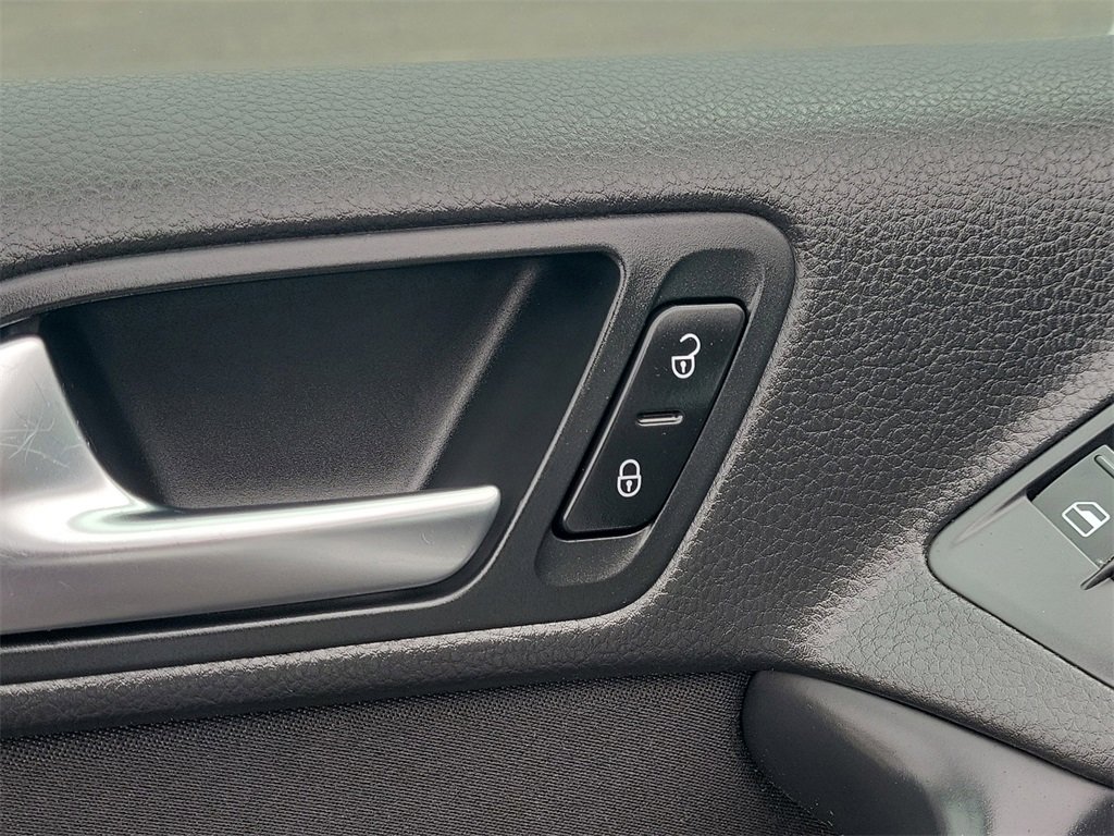 Used 2017 Volkswagen Tiguan Limited w/ Premium Package image 18