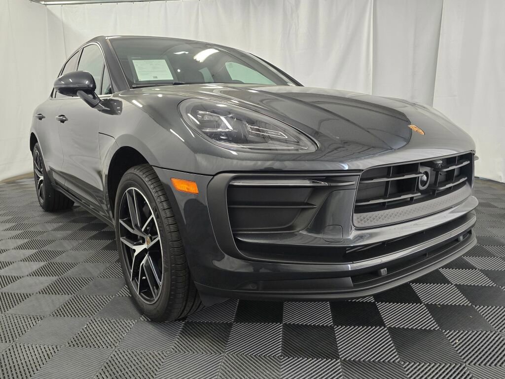 Certified 2025 Porsche Macan image 9