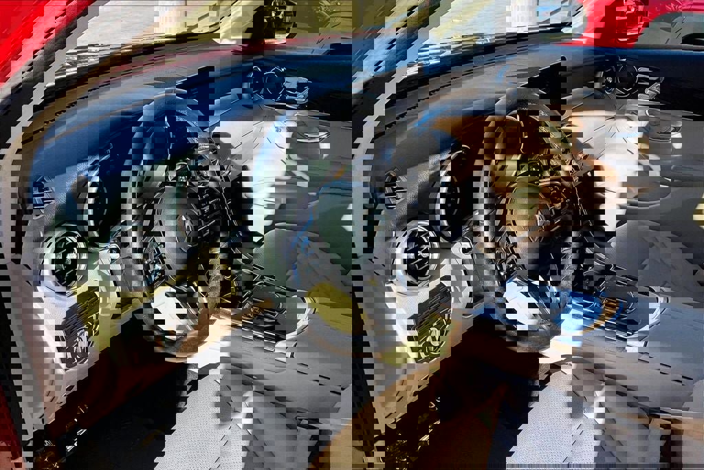 Used 2021 Mercedes-Benz GLC 300 4MATIC w/ Premium Package image 14